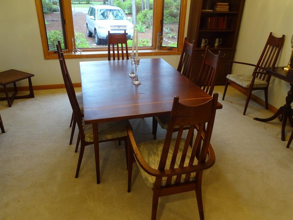 Beautiful Solid Wood Table w/8 chairs. Mid Century Modern. 5' L x 42" W