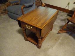 Small side drop leaf table-18" W x 20"D x 21" H-each leaf is 15" wide