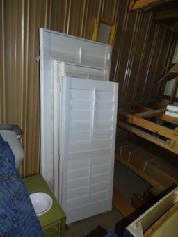 Various sizes of poly/wood shutters ~28