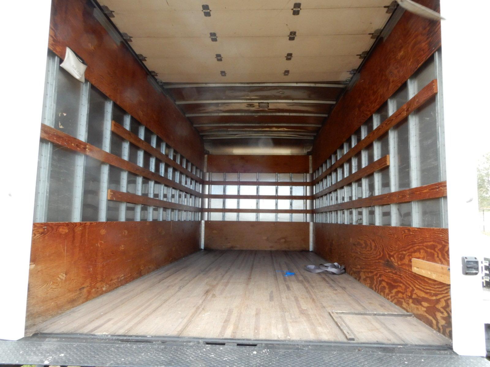 2006 ISUZU 18FT. BOX TRUCK