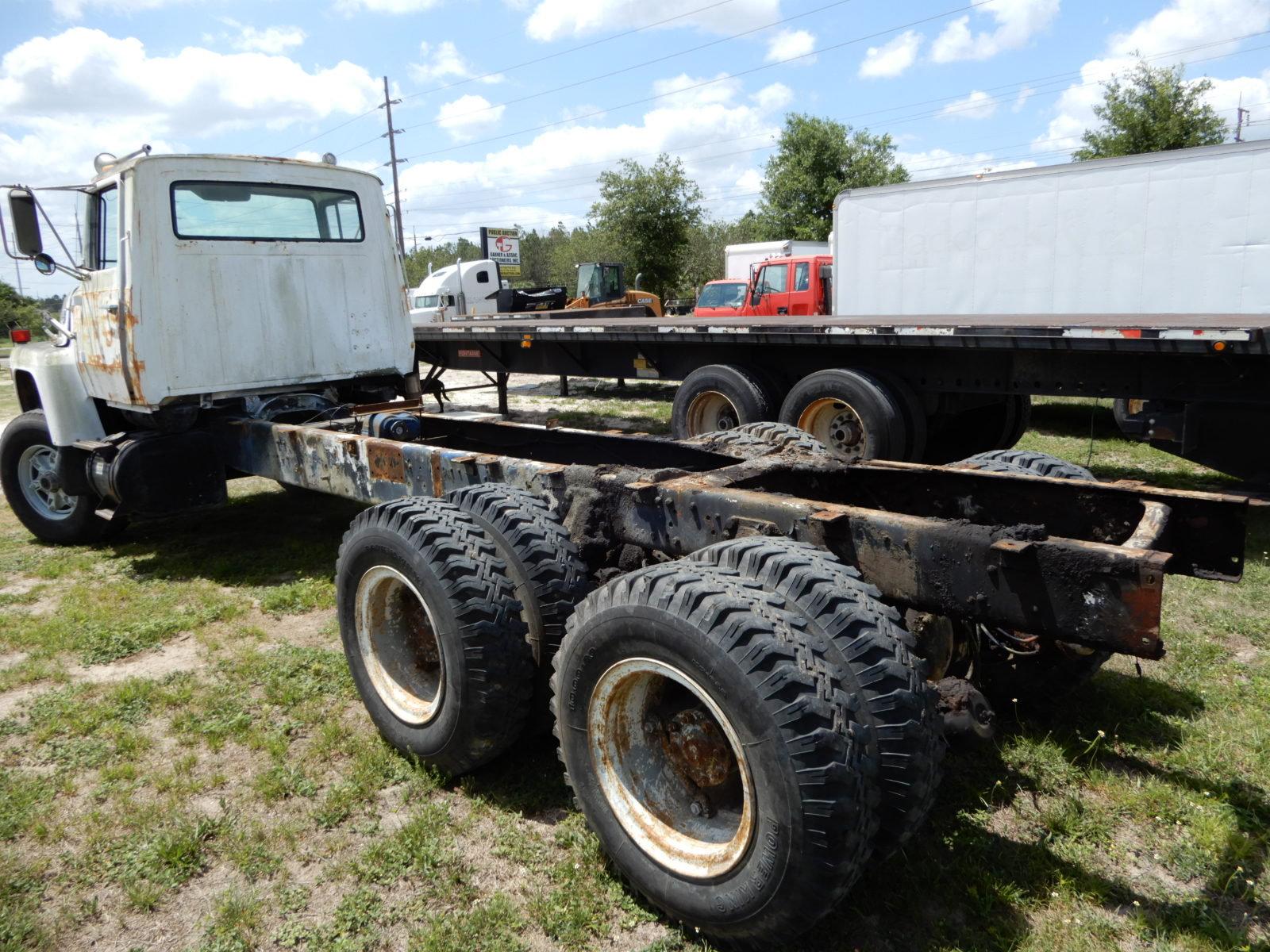 1985 FORD L8000 CAB & CHASSIS