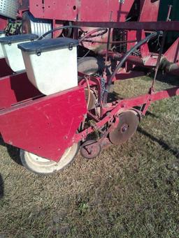 IHC 400 Planter