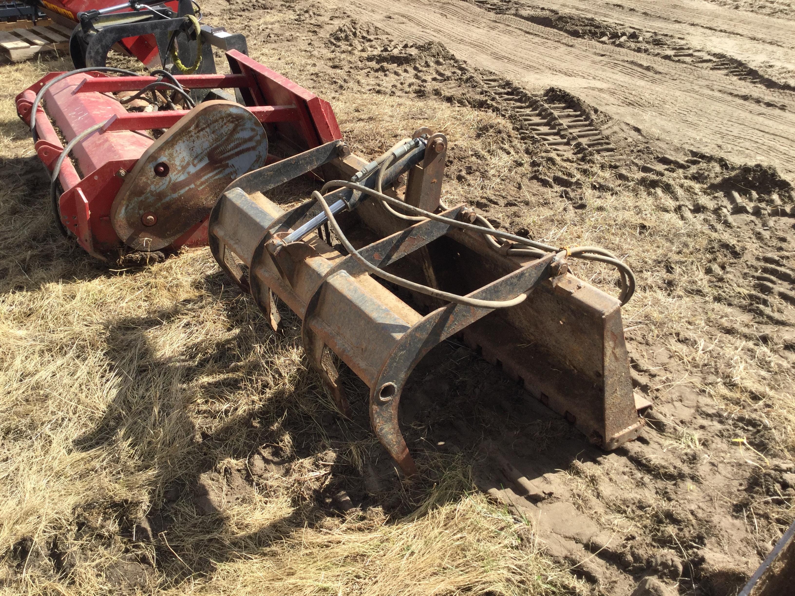 manure bucket with grapple, (no teeth)