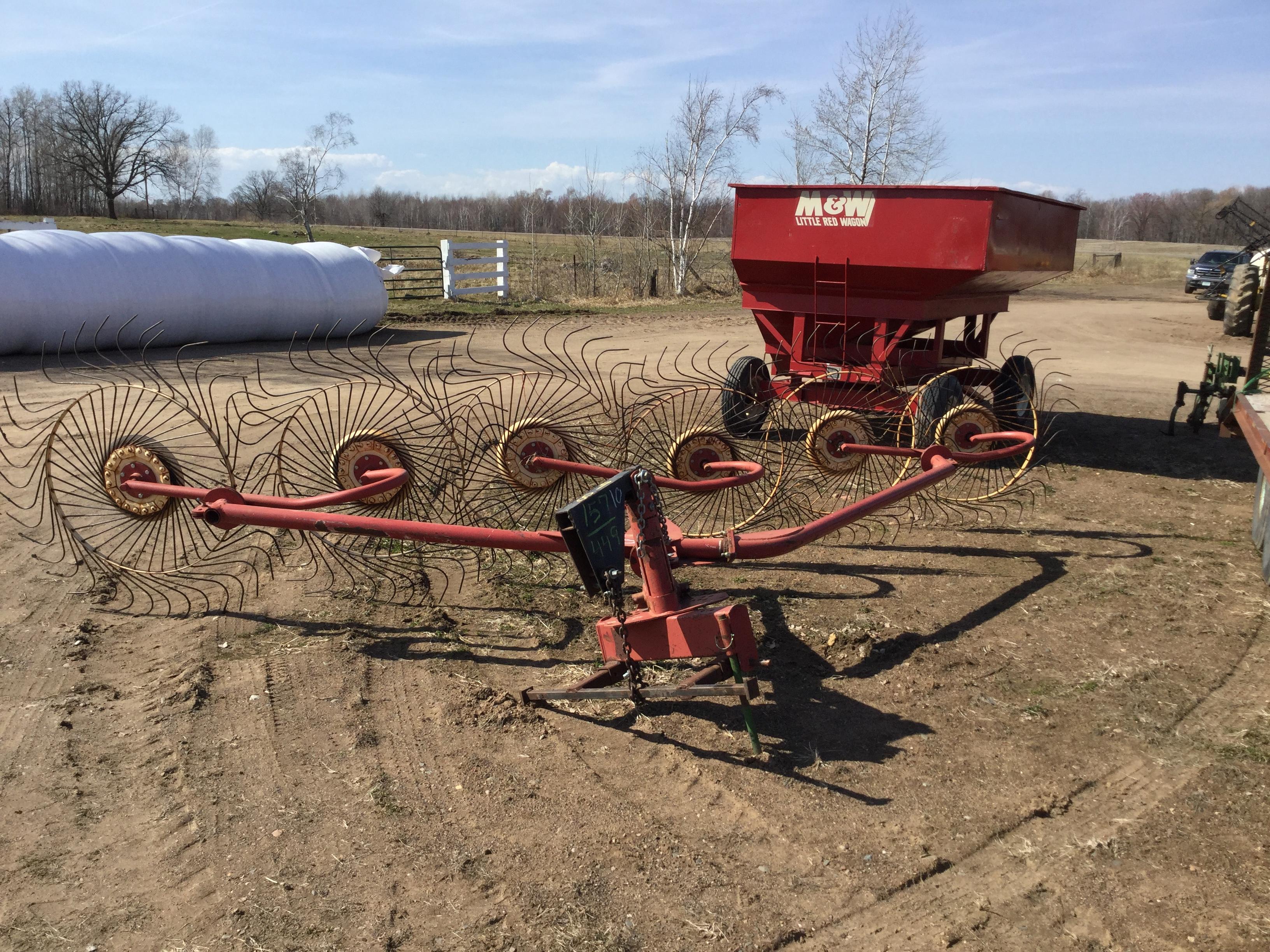 3-pt 6- wheel rake