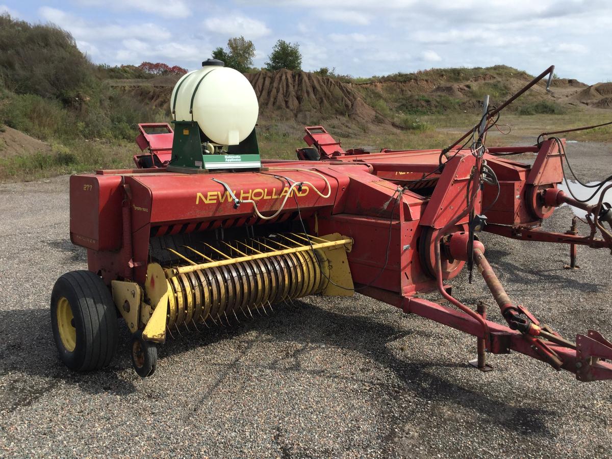 New Holland # 277 squae baler w/ kicker and applicator