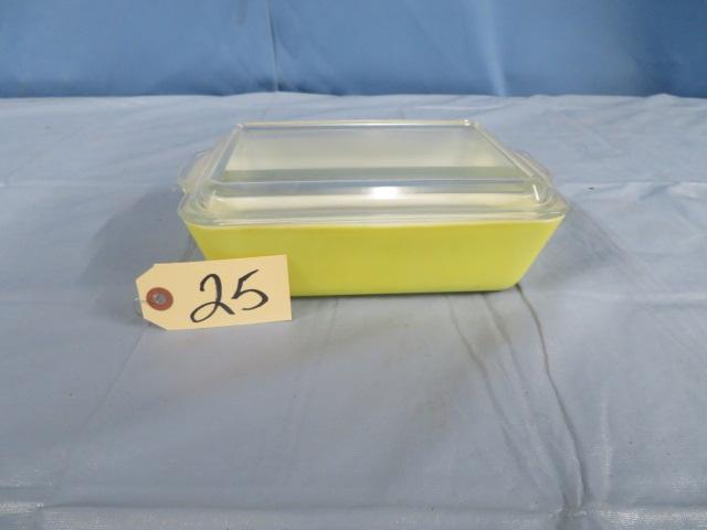 PYREX CASSEROLE DISH W/ LID  10 X 7"