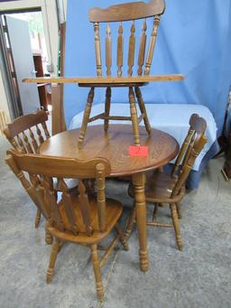 ROUND OAK TABLE W/ 4 CHAIRS  41"D W/ 12" LEAF