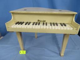 SCHOENHUT CHILDS GRAND PIANO