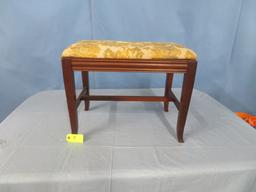 DRESSING BENCH  14 X 18