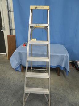 DAVIDSON 6 FT. ALUMINUM LADDER