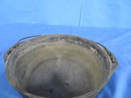 CAST IRON POT W/ LID