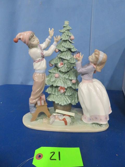 LLADRO CHRISTMAS TREE SCENE  12 X 11