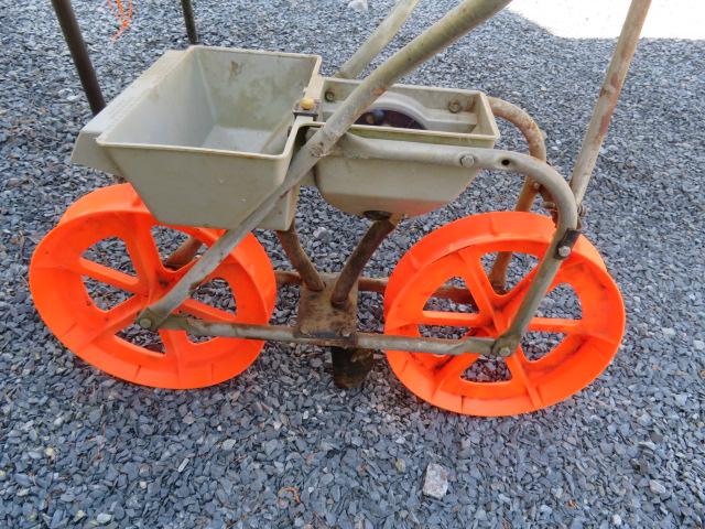 GARDEN SEED ROW PLANTER