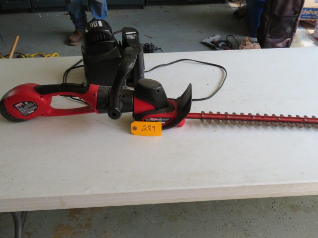 CRAFTSMAN HEDGE TRIMMER W/ CHARGER