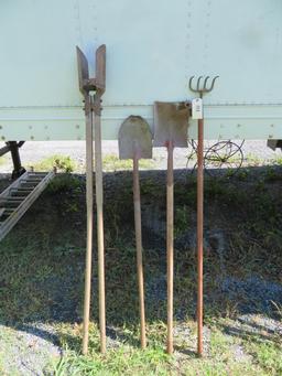 YARD TOOL LOT- RAKES, SHOVEL, POST HOLE DIGGER