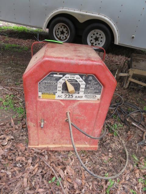 LINCOLN ELECTRIC WELDER 225AMP