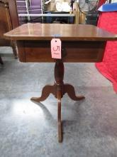 ANTIQUE SIDE TABLE W/ ONE DRAWER
