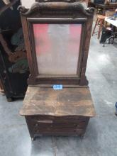 CHILDS DRESSER W/ MIRROR  25 X 20 X 15