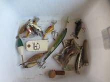 ANTIQUE FISHING LURE LOT