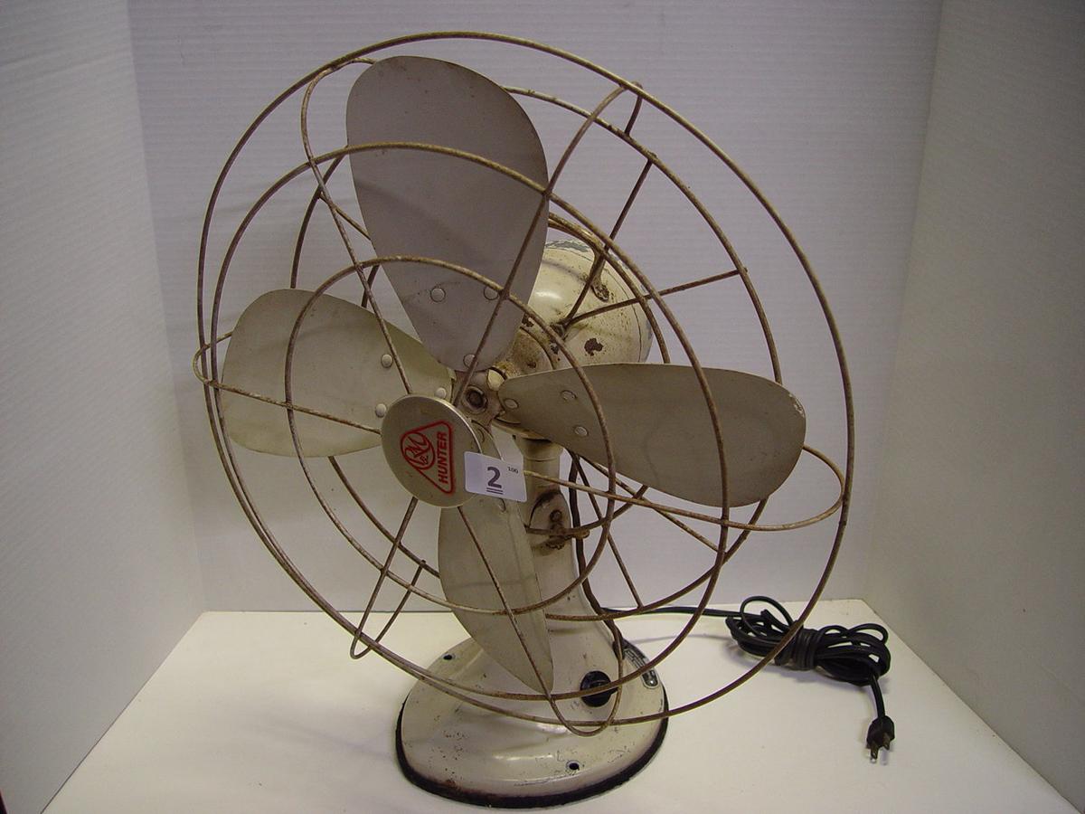 Vintage Hunter model CG16 3 speed 16” fan. Runs