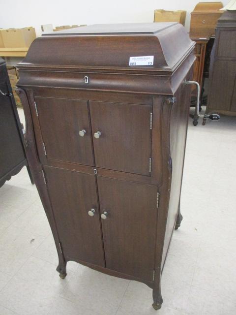 VICTROLA UPRIGHT MODEL VVXIV