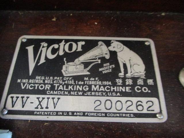 VICTROLA UPRIGHT MODEL VVXIV