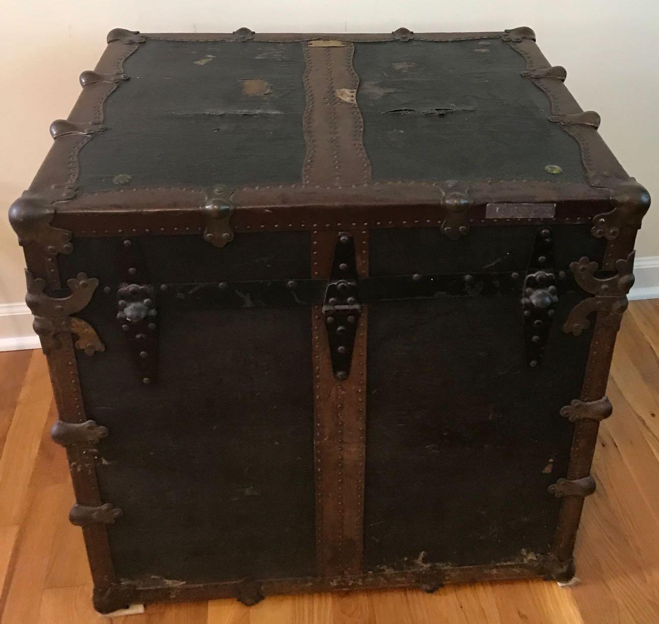 Vintage Hat Steamer Half-Trunk (with Key LPO)