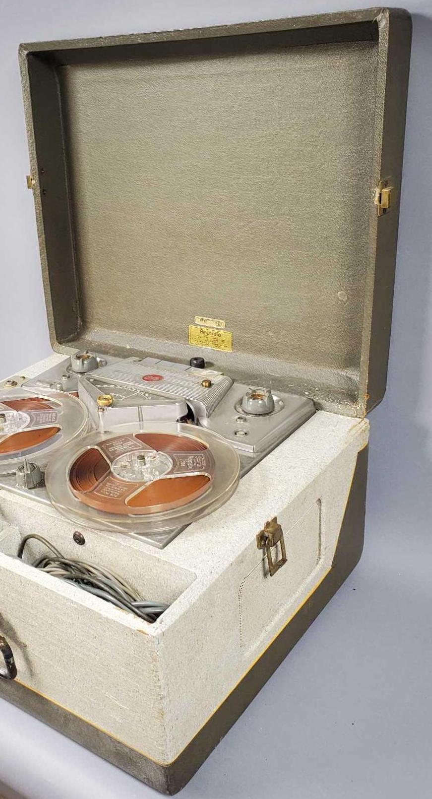 Vintage Sony MDR-V6 Reel to Reel Tape Player and Assorted 33rpm Records and Cassettes. (LPO)
