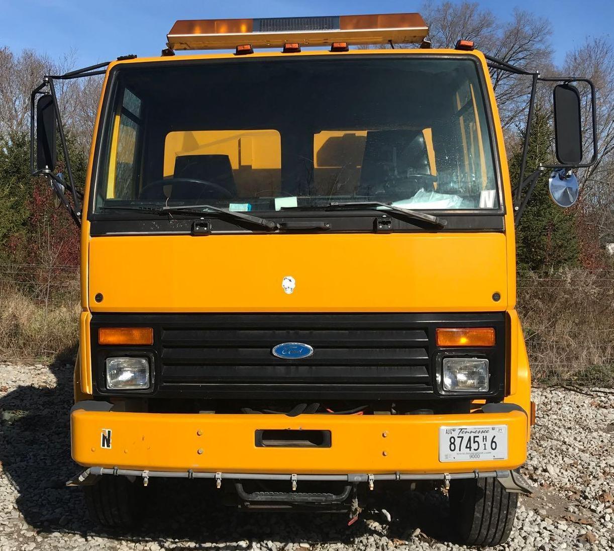 1992 Ford Largo 7000 Street Sweeper (LPO)