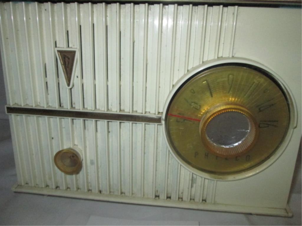 Philco Model H 834-124 Teal/Ivory Radio