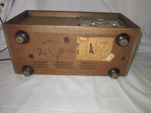 Zenith Model T2530 Radio