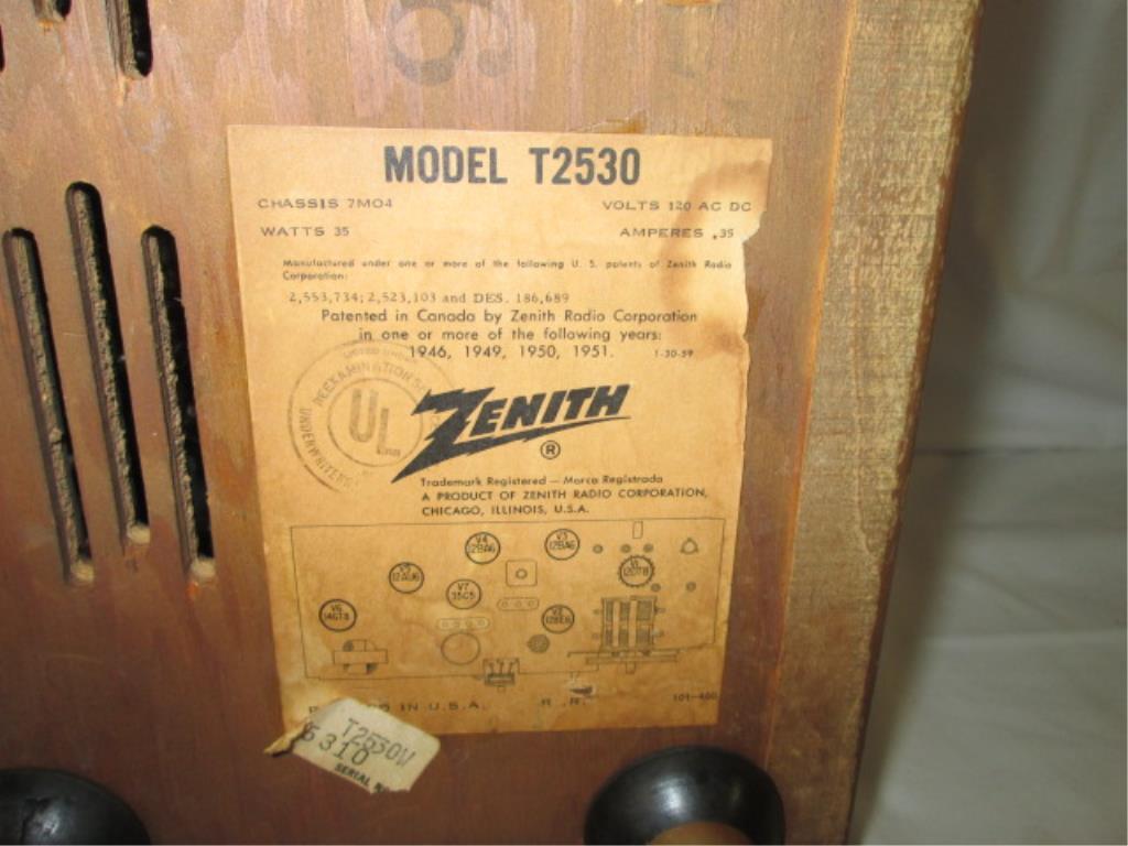 Zenith Model T2530 Radio
