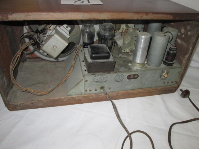 GE General Electric Model F-70 Shortwave Radio