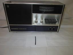 Panasonic Model RE-6250 Radio