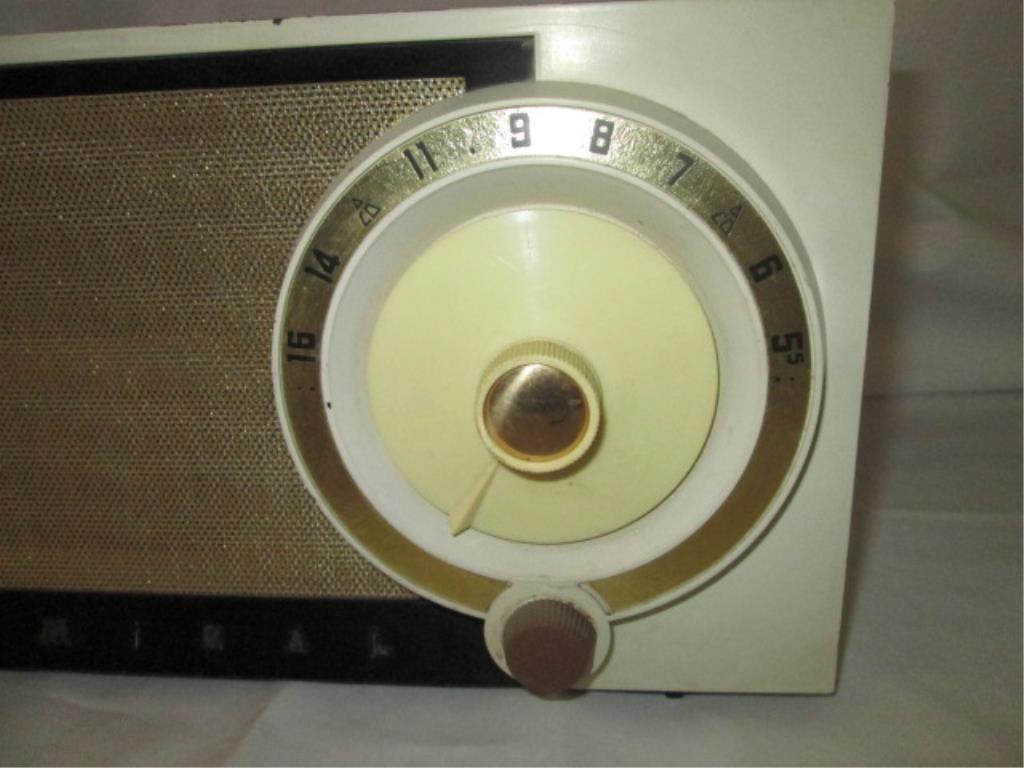 Admiral Model 5T37-N Radio