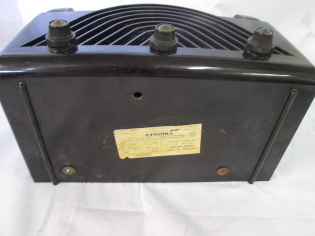 Crosley Model 9-102 Bakelite Radio