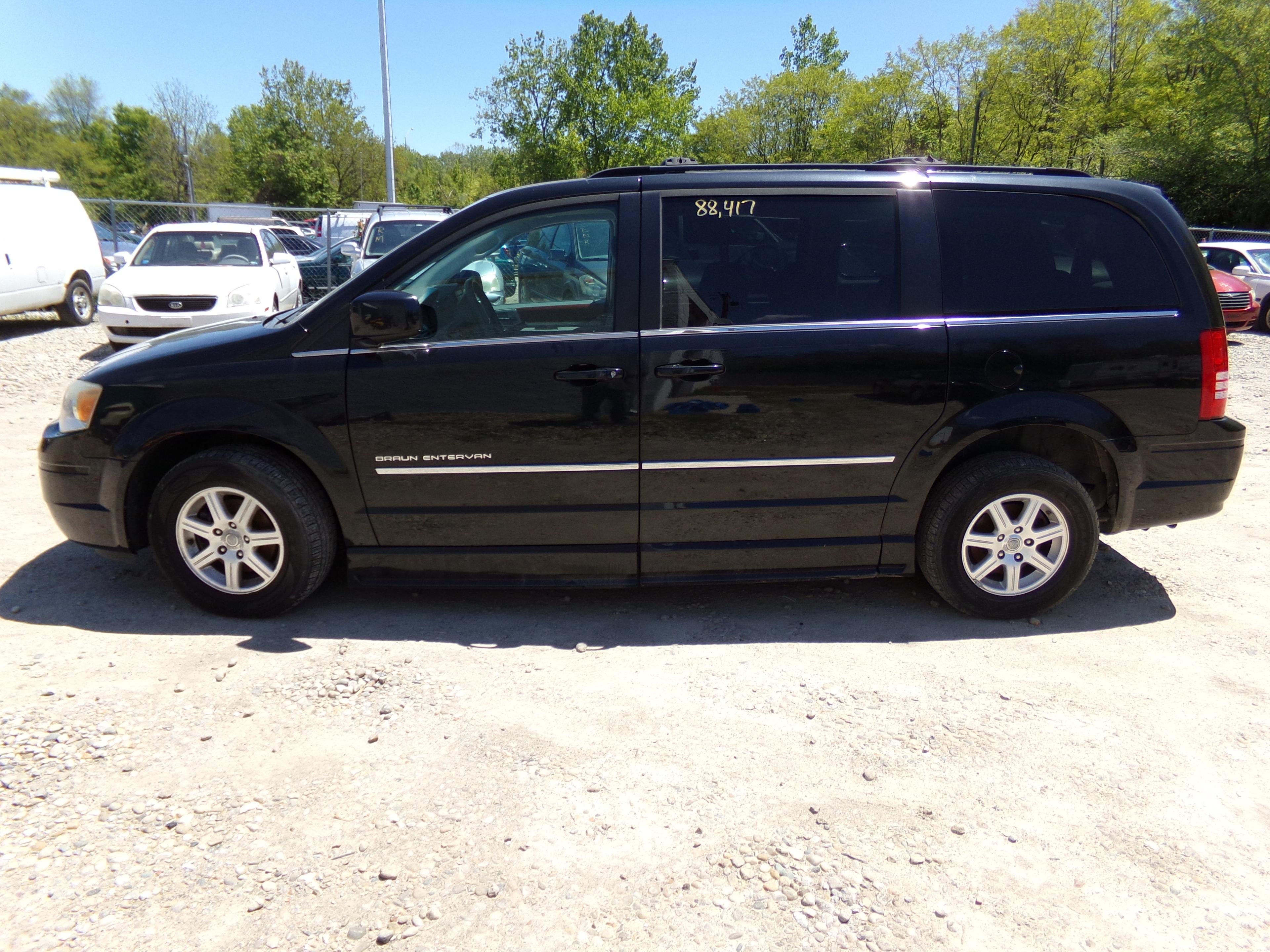 2009 Chrysler Town & Country Braun Entervan Wheelchair Edition