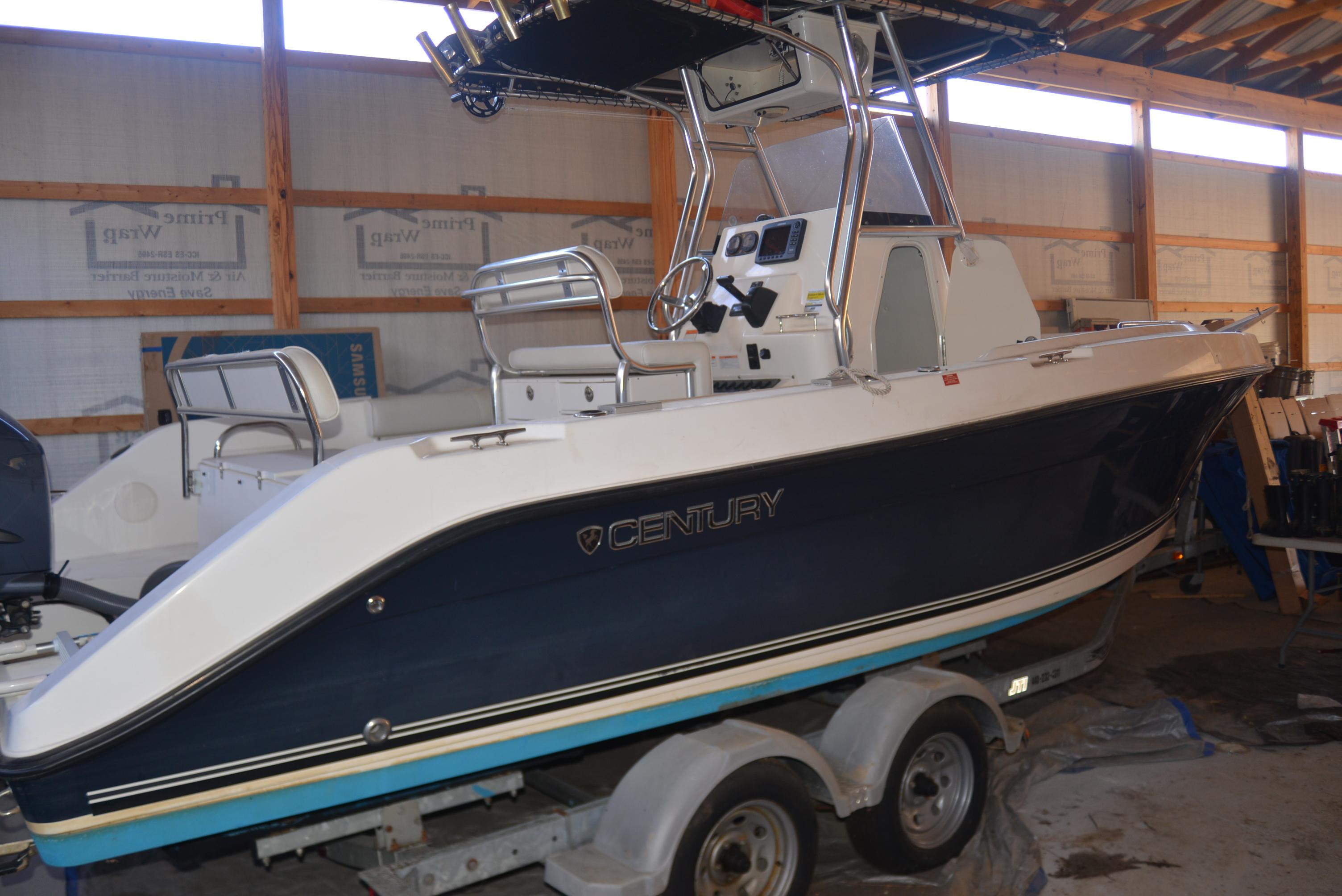 2006 Century Center Console 23' 2301 Boat