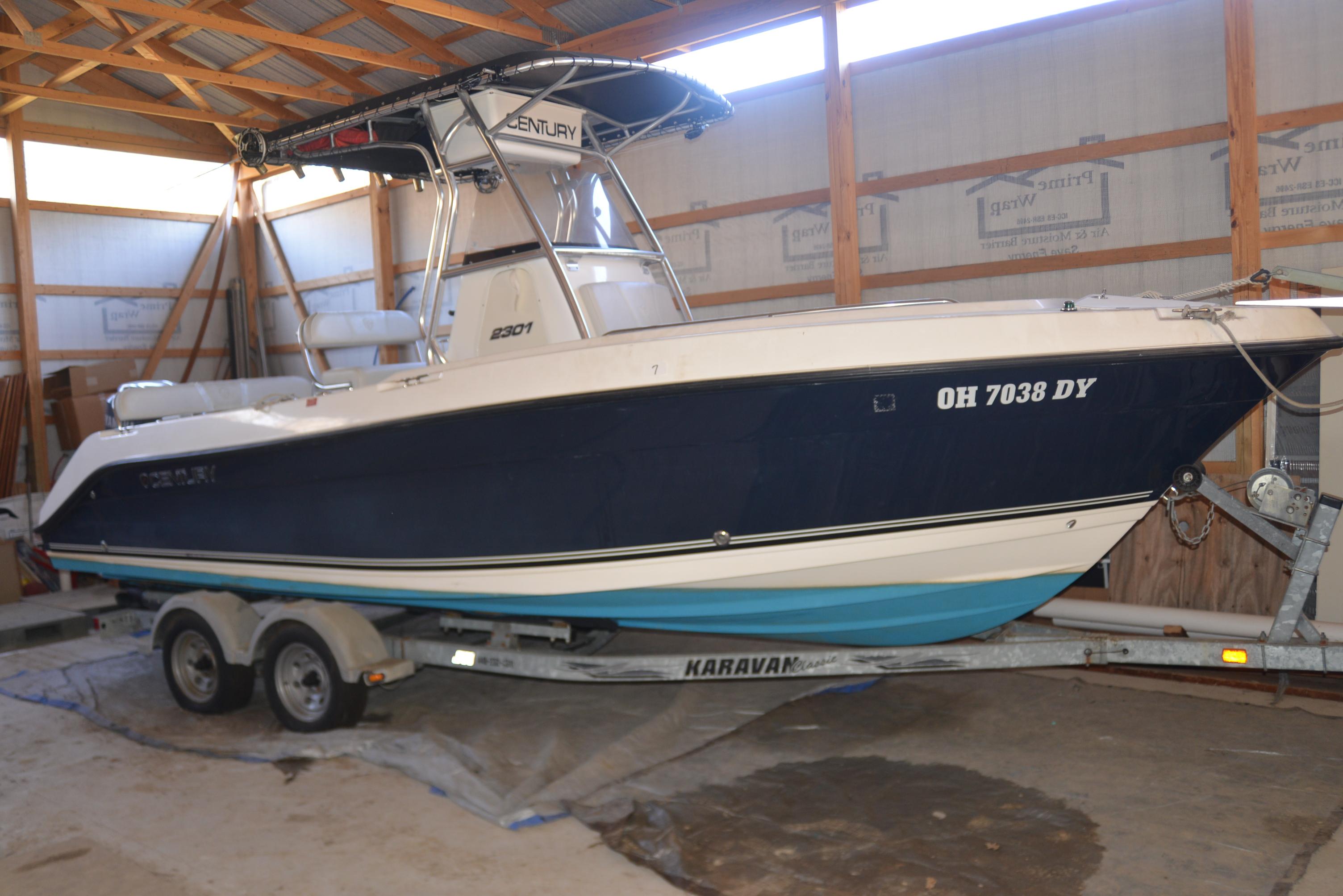 2006 Century Center Console 23' 2301 Boat