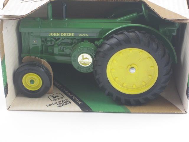 Ertl John Deere 1949/1954 Model R Tractor