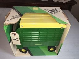 ERTL 1/16 JD FORAGE WAGON NIB