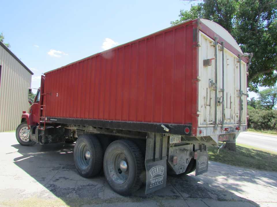 1984 International Twin Screw, High Miles, 20 ft. Bed W/52 in. Sides, Roll