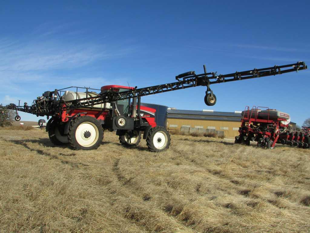 2010 Apache AS1010 Sprayer, GPS & Auto Steer, 90 Ft, Monitor, 1,000 Gal Tan