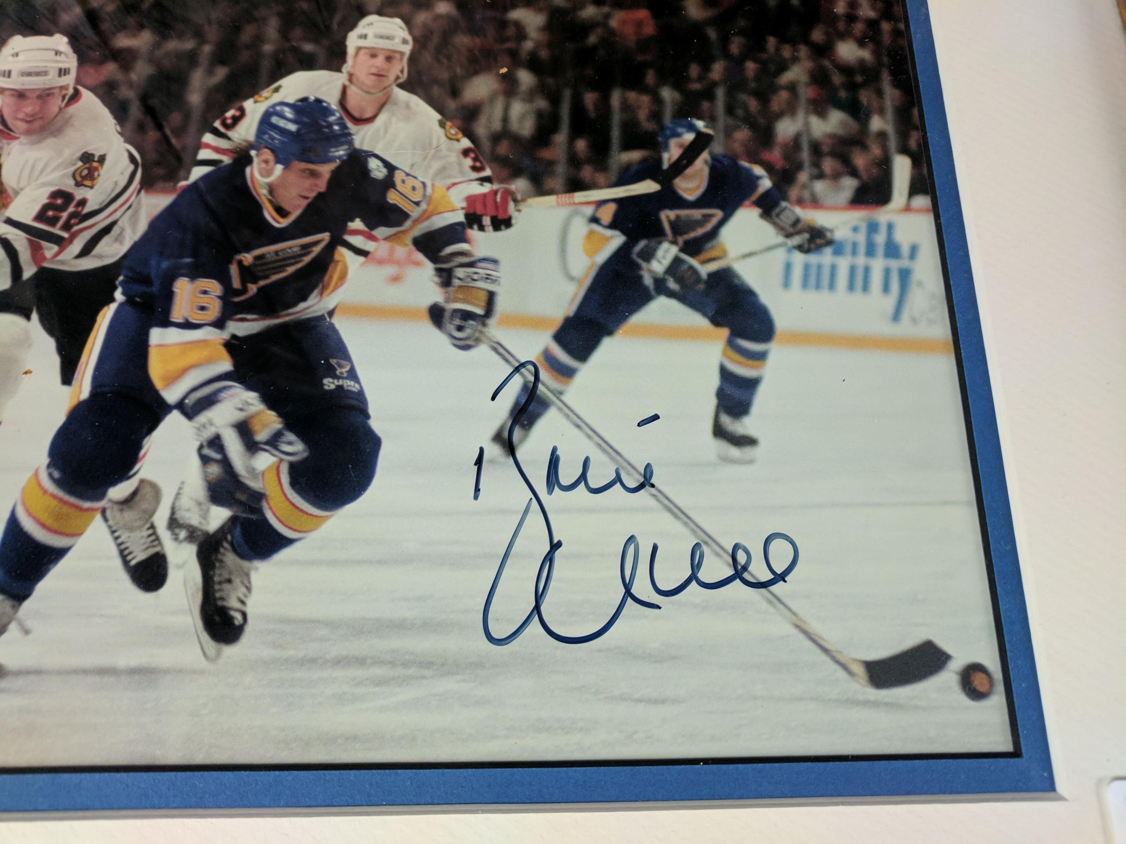 Autograph Lot of 3 - Brett Hull, Jari Kurri & Floyd Patterson - Misc.