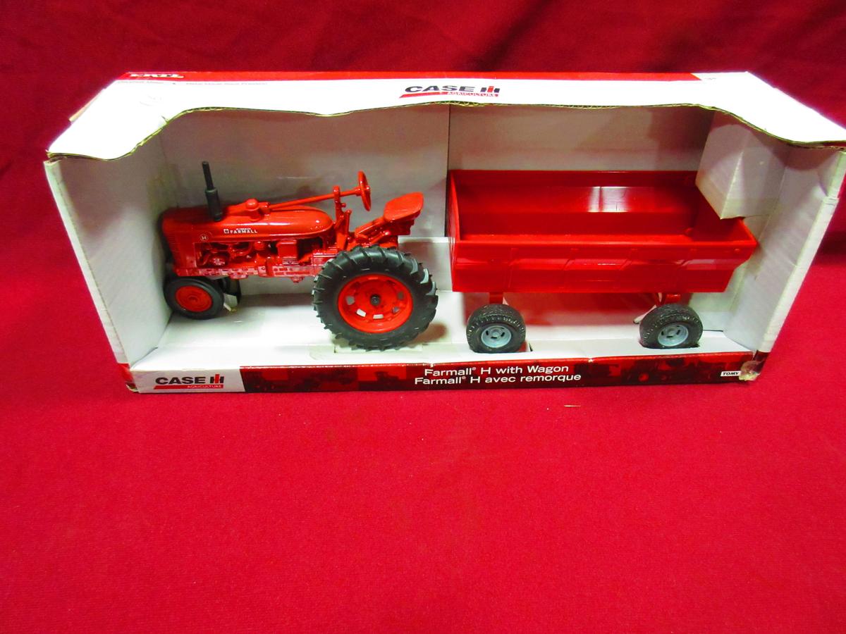 ERTL 1/16  CASE  FARMALL H WITH WAGON N.I.B.