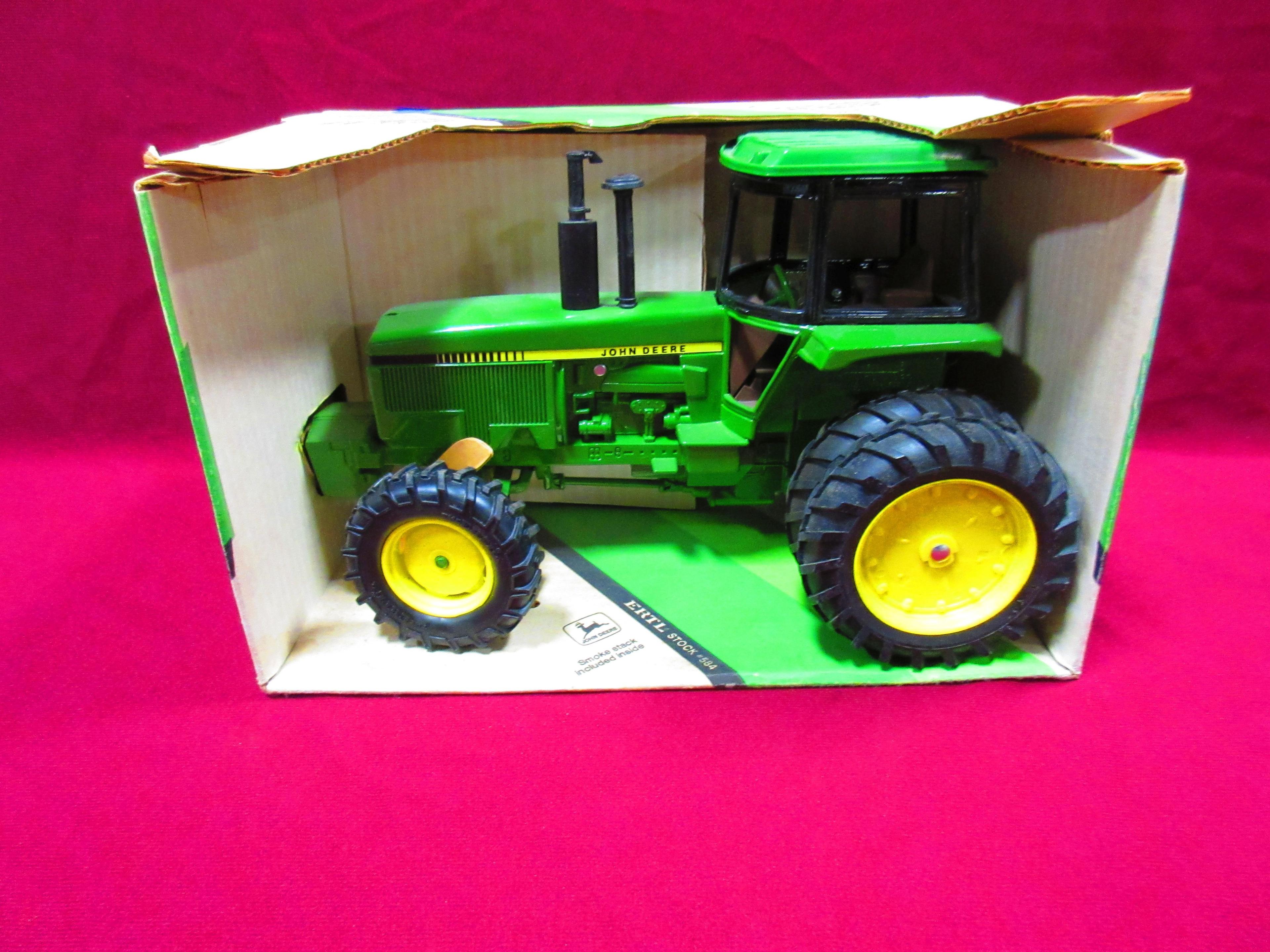 ERTL 1/16 JOHN DEERE MFWD ROW CROP TRACTOR N.I.B.