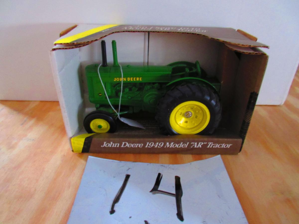 1/16 SCALE JOHN DEERE A-R ERTL N.I.B.