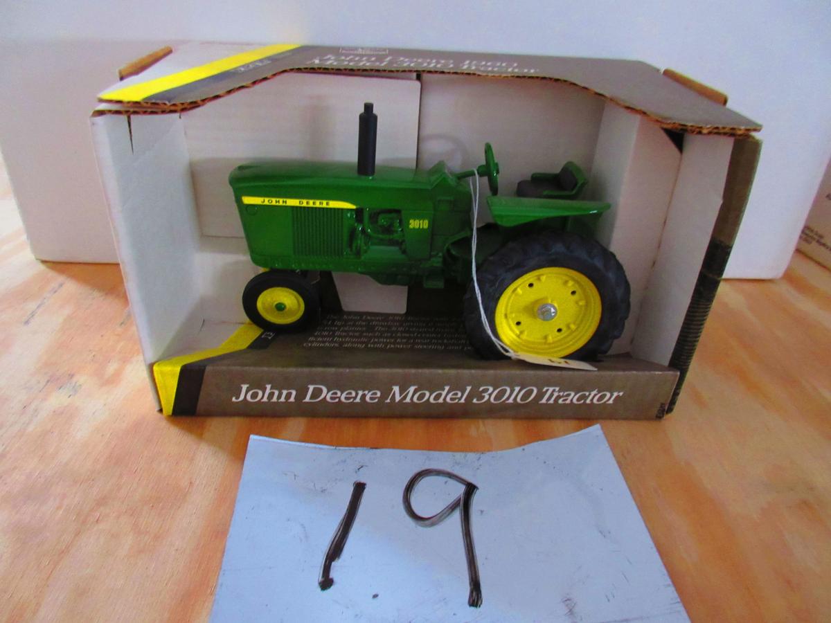 1/16 SCALE JOHN DEERE 3010 ERTL N.I.B.