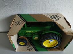 1949/1954 John Deere model R tractor- 1/16 scale