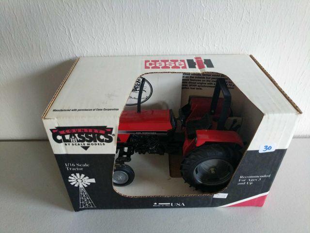 Case International 4230 tractor- 1/16 scale